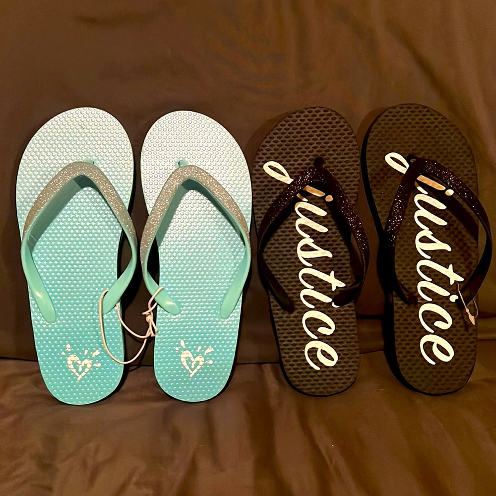 Justice flip flops never worn. Size 4/5 glitter tops